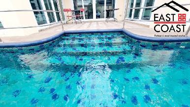 Stunning pool house 2